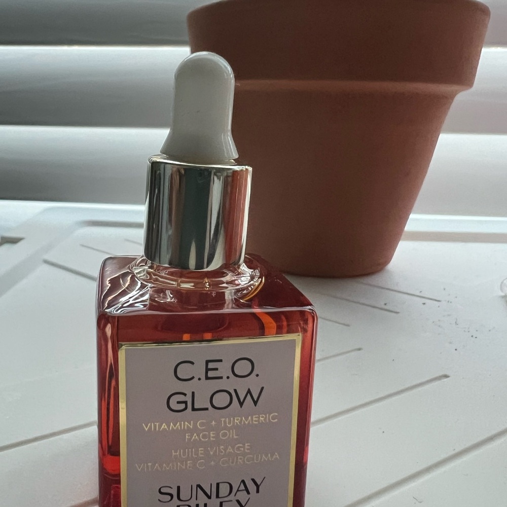 Sunday Riley C.E.O. Glow Face Oil - Picture 2 of 4